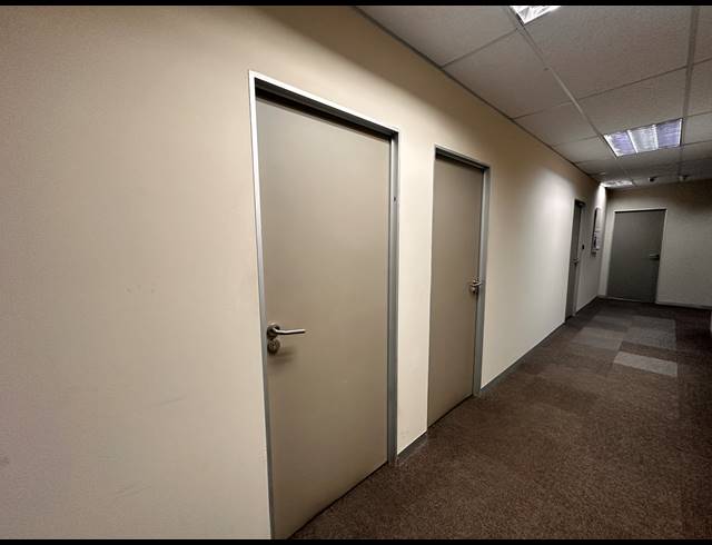 1,868M² OFFICE TO LET IN PARKTOWN